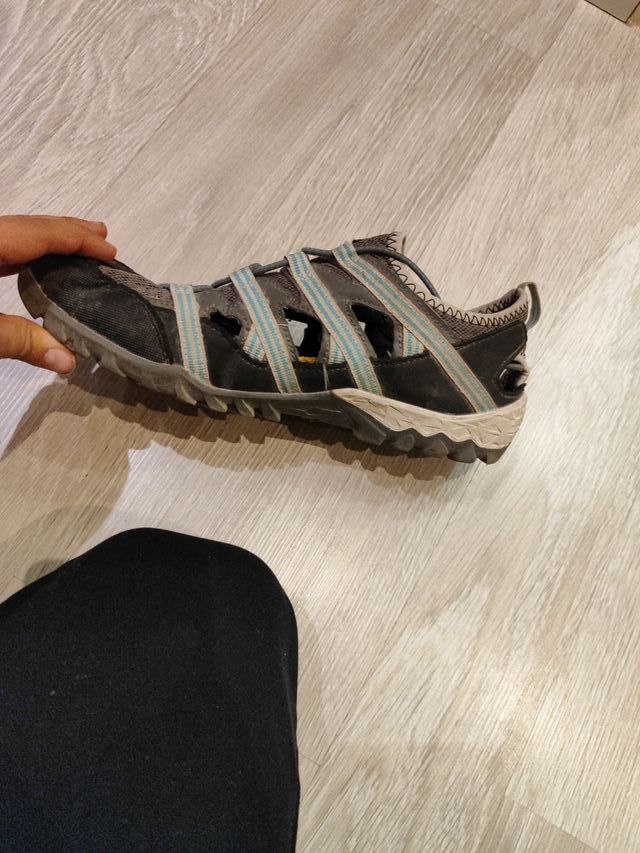 Regalo por compra Zapatillas Hi-Tec senderismo