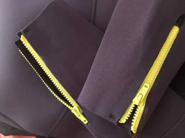 Traje de neopreno OLAIAN azul y amarillo