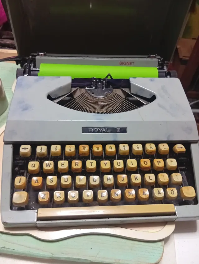 Máquina de escribir antigua