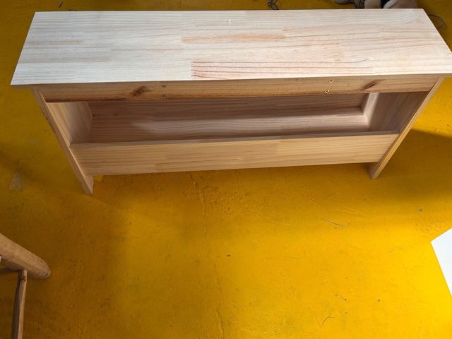 Banco de madera para interior estilo nordico .