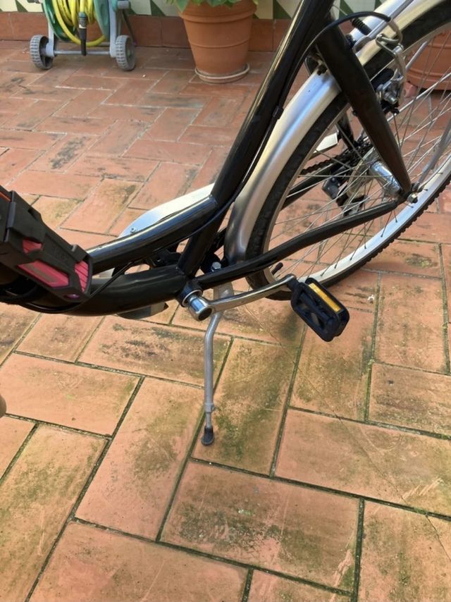 Bicicleta de marchas con cesta