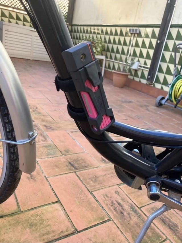 Bicicleta de marchas con cesta