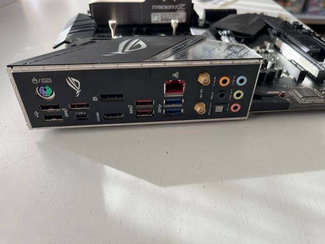 ASUS ROG STRIX Z390-E GAMING, Intel i7 9700k