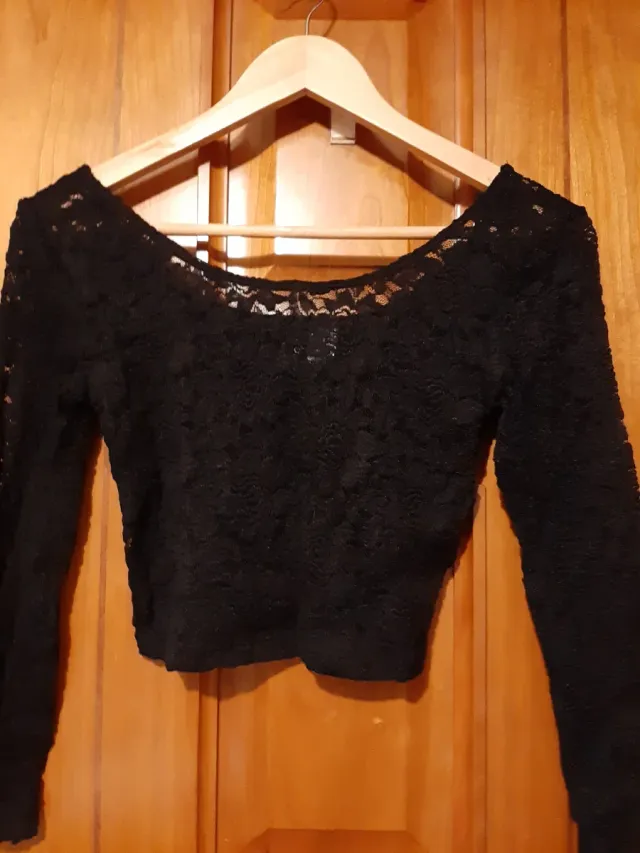 Camiseta de encaje negra, y manga larga !!! ...
