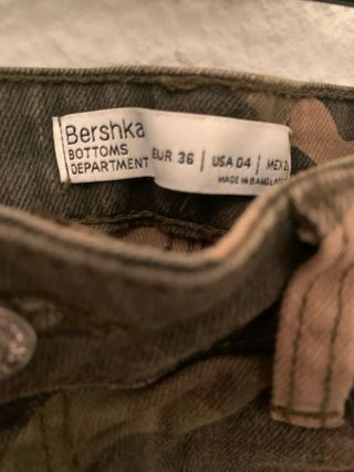 Pantalón corto camuflaje Bershka
