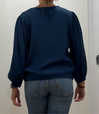 Blusa azul con botones