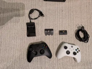 Xbox Series X + 2 Mandos + Accesorios