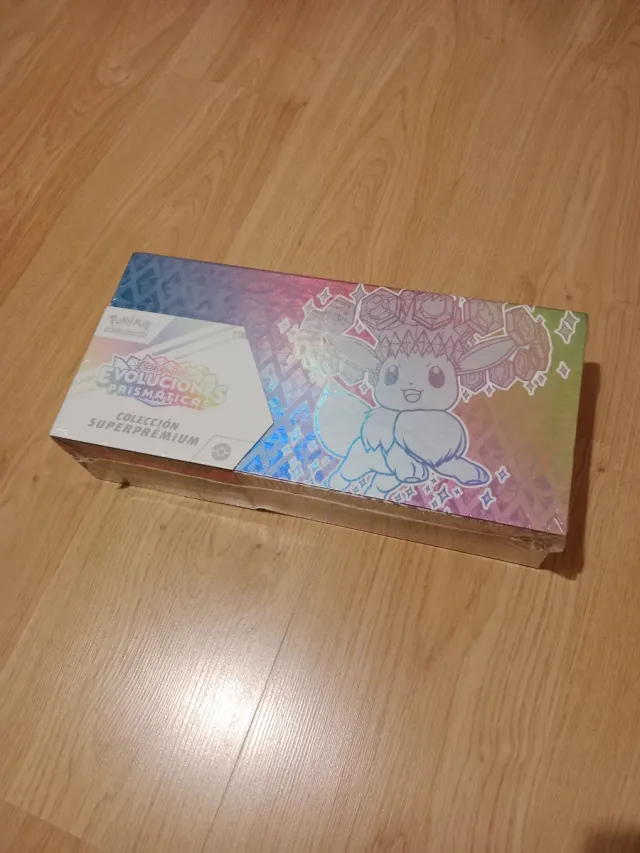 Superpremium Evoluciones Prismáticas Pokémon.