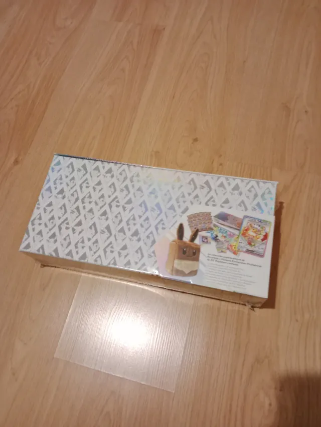 Superpremium Evoluciones Prismáticas Pokémon.