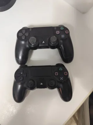 2 Mandos PS4 (PlayStation 4) Negros