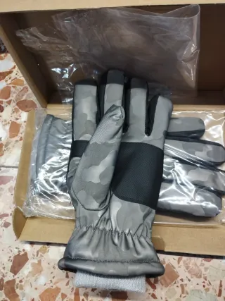 Guantes táctiles para móvil camuflaje gris y negro