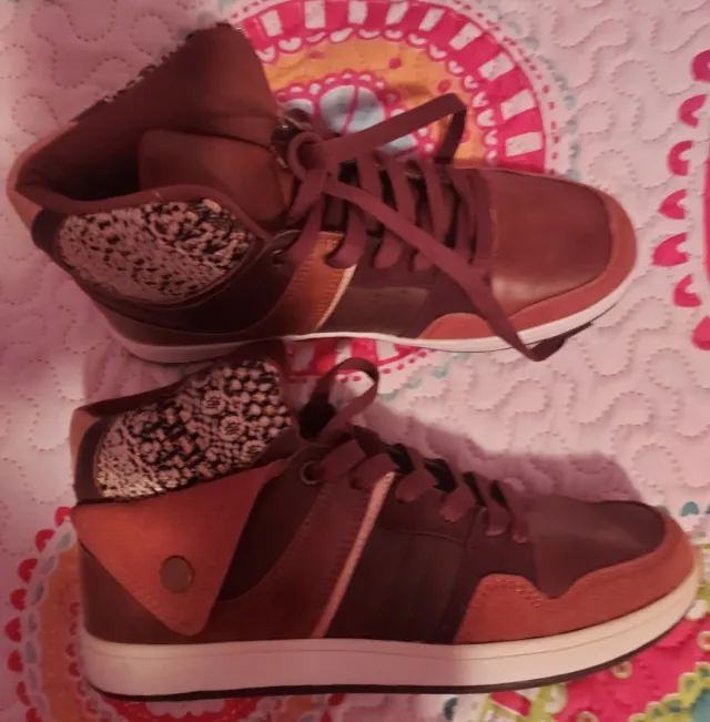 Botines Marrones y Dorados