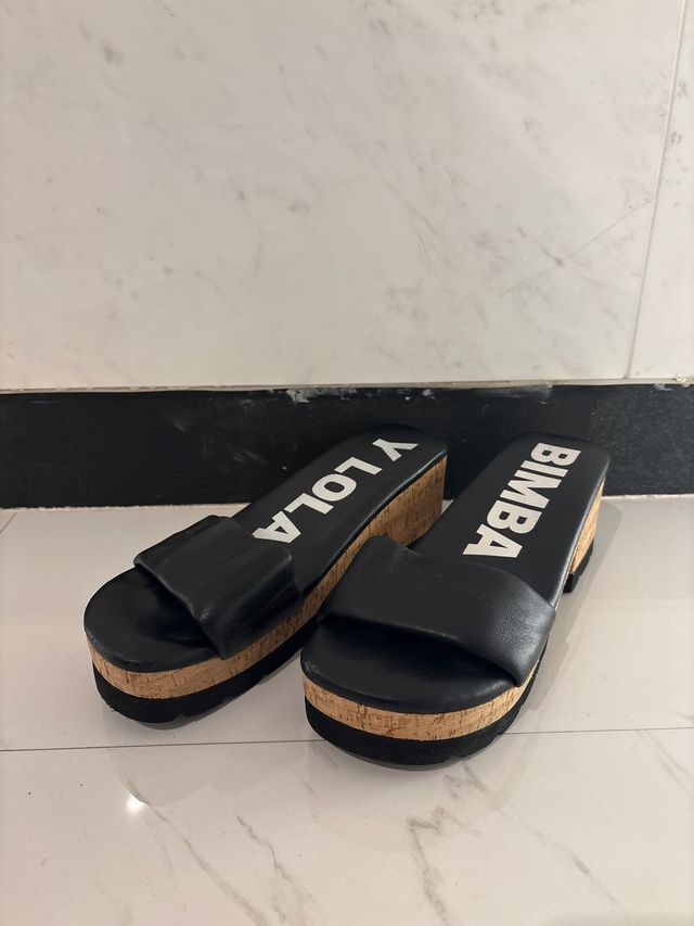 Sandalias Bimba y Lola Negras Plataforma