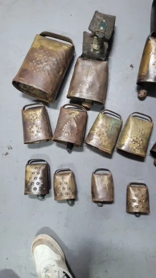 Cencerros de metal antiguos