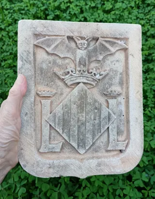 Escudo de Valencia realizado en piedra
