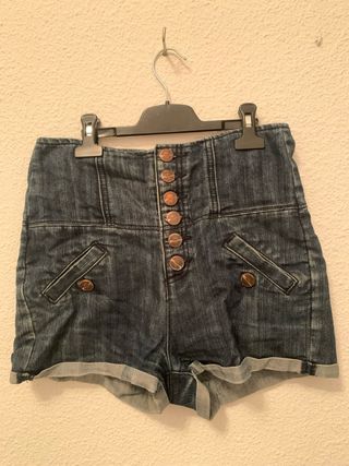 Pantalón vaquero corto de tiro alto