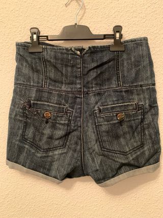 Pantalón vaquero corto de tiro alto