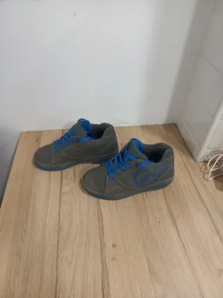 Zapatillas Heelys con ruedas grises y azules