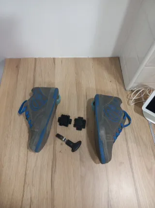 Zapatillas Heelys con ruedas grises y azules