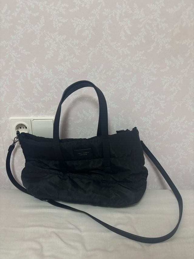 Bolso bandolera negro acolchado