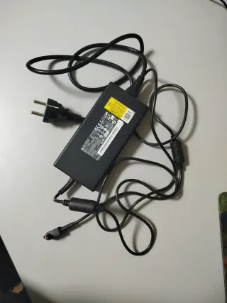 Portátil Acer Nitro 5 Negro y Rojo