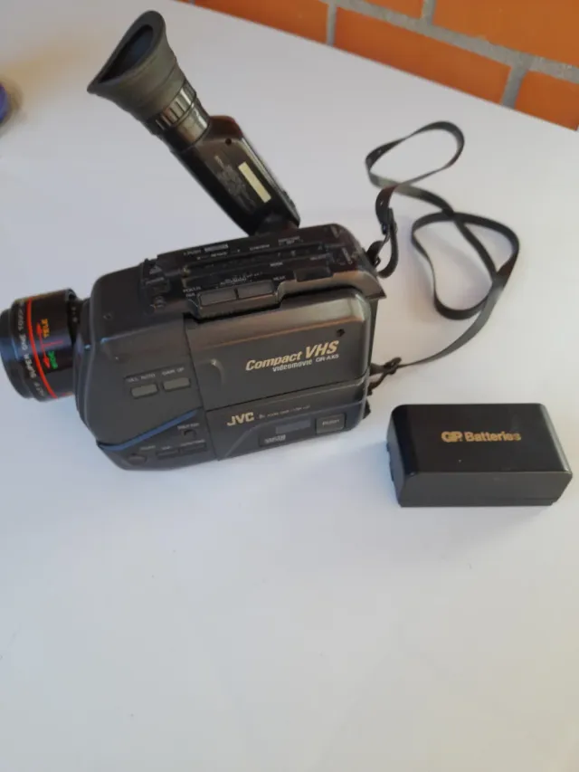 Videocamera JVC Compact VHS GR-AX5 in nero