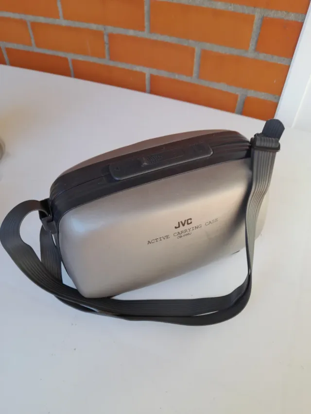 Videocamera JVC Compact VHS GR-AX5 in nero