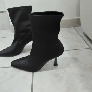 Stivali neri con tacco a spillo