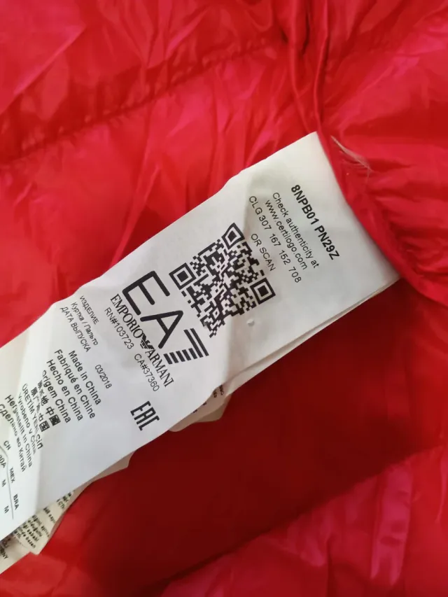 Piumino tecnico Emporio Armani (100 grammi).