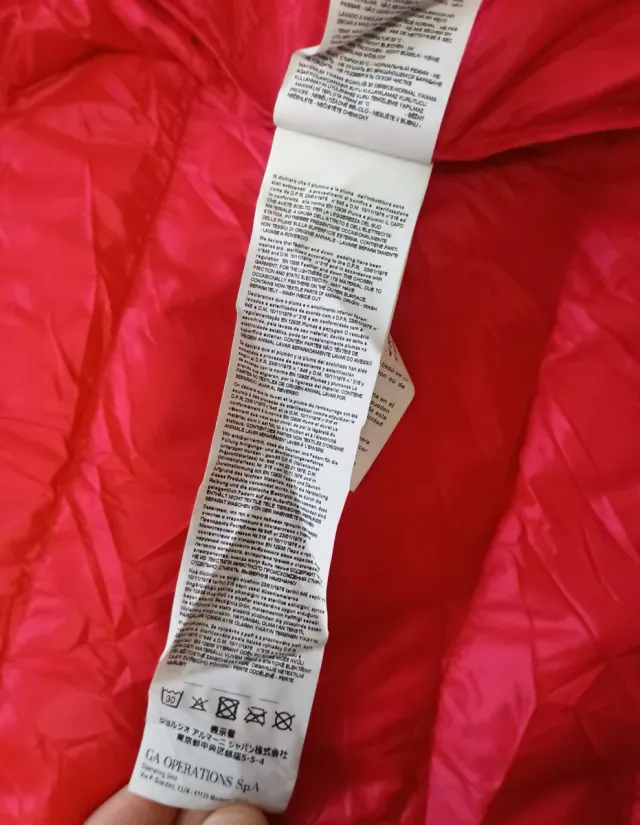 Piumino tecnico Emporio Armani (100 grammi).