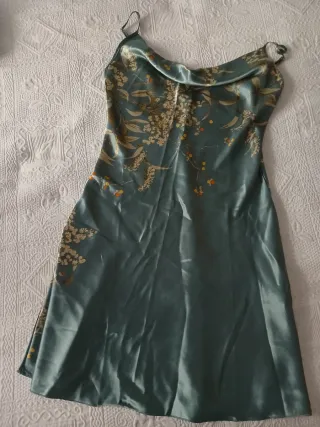 2 camisones, verde y champagne estampado floral.