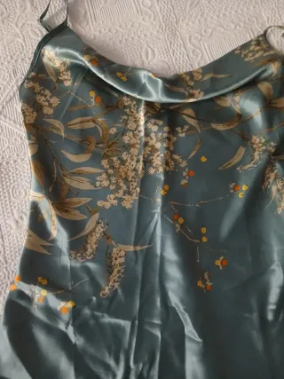 2 camisones, verde y champagne estampado floral.