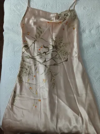 2 camisones, verde y champagne estampado floral.