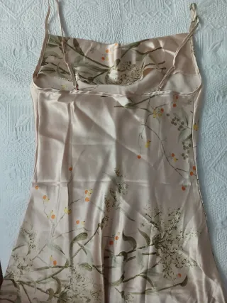 2 camisones, verde y champagne estampado floral.