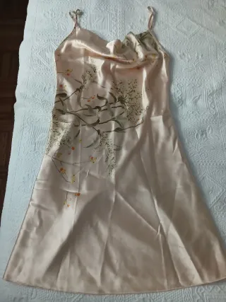 2 camisones, verde y champagne estampado floral.