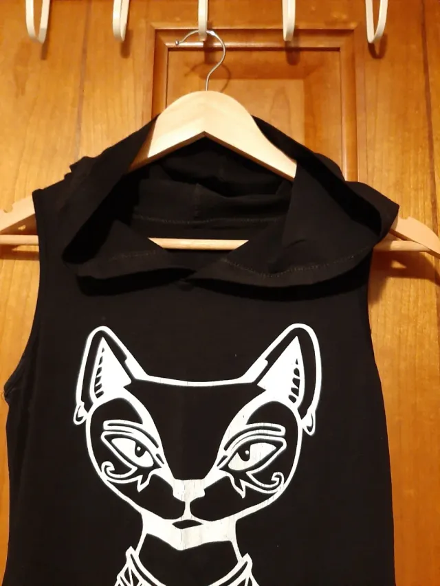 Vestido negro largo: con estampado y capucha ...