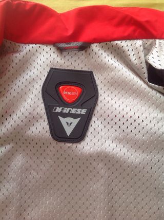 Chaqueta de moto roja Dainese