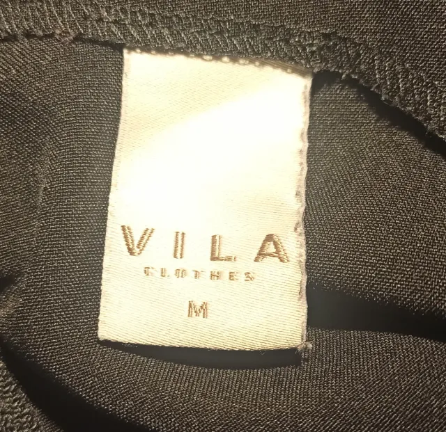 Vestido midi negro Vila