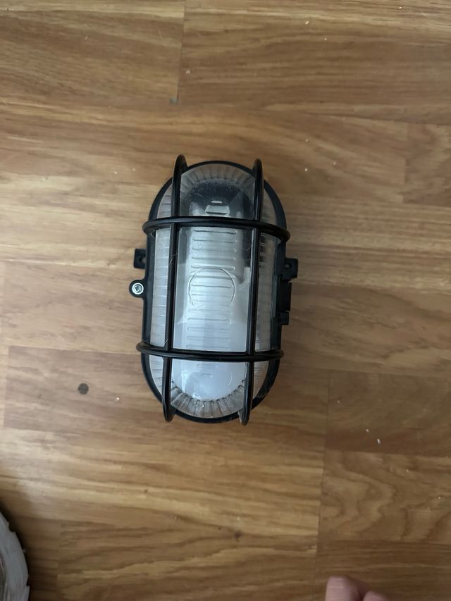 Lámpara de exterior negra y transparente