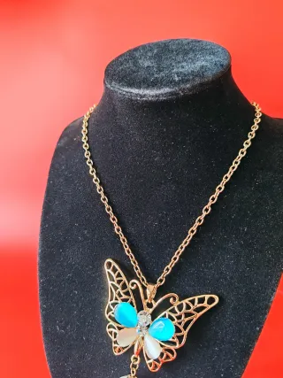 Collana con Farfalla e Pendente