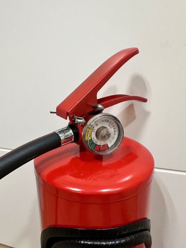 Minibar Extintor Rojo