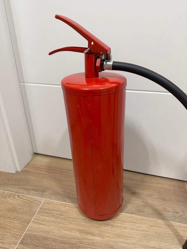 Minibar Extintor Rojo