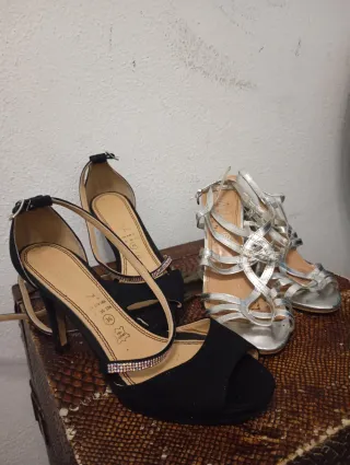 Zapatos de tacón negros y plateados talla 36