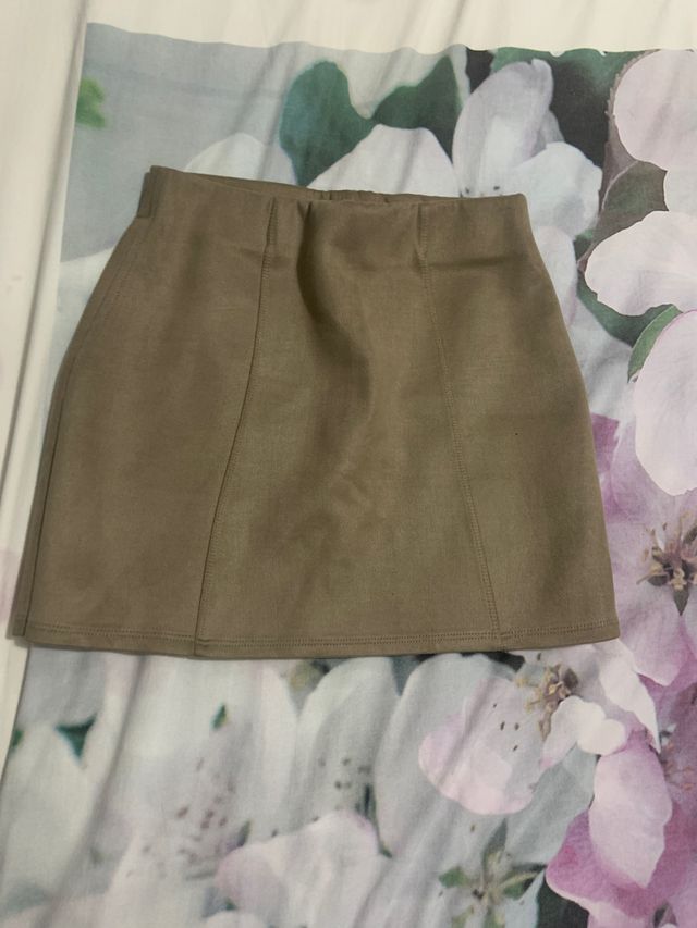 Falda corta beige/marrón