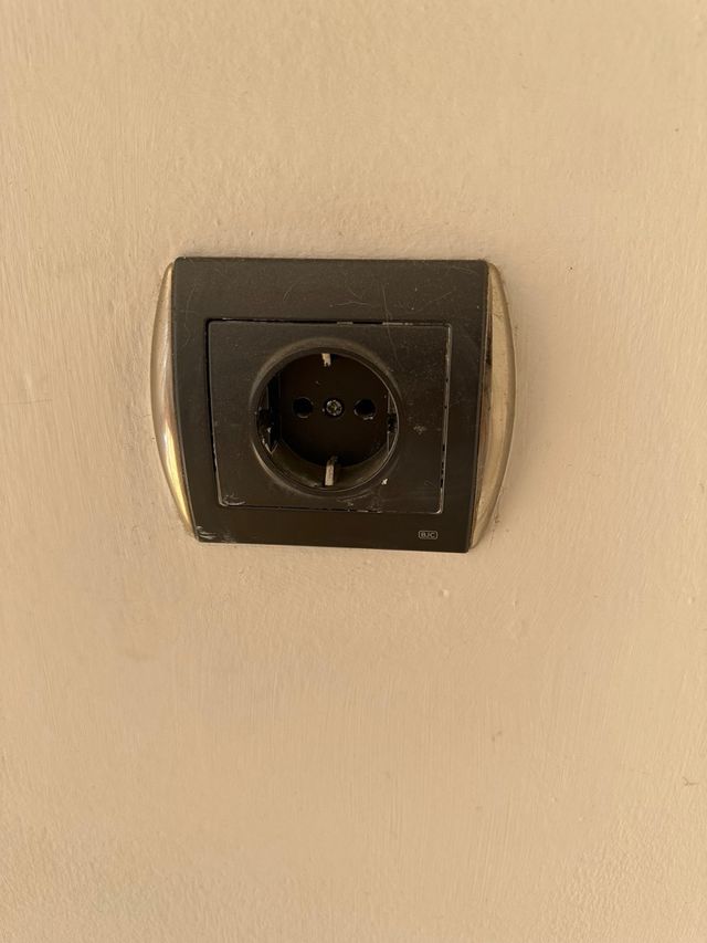 Enchufes e interruptores negro mate pack 16unid