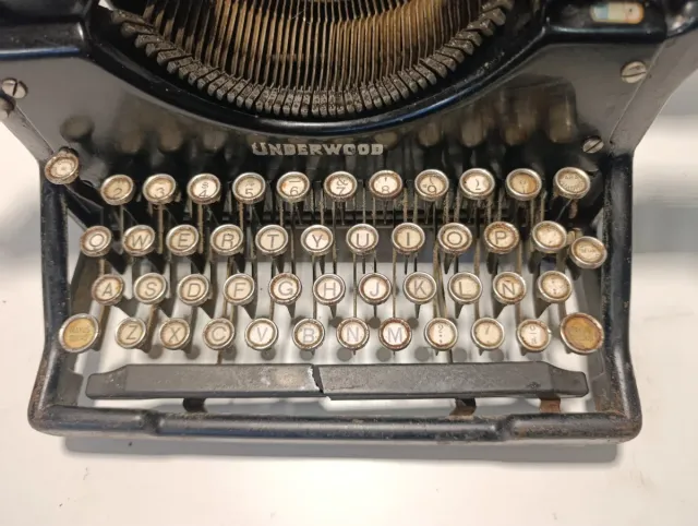 Vecchia macchina da scrivere Underwood