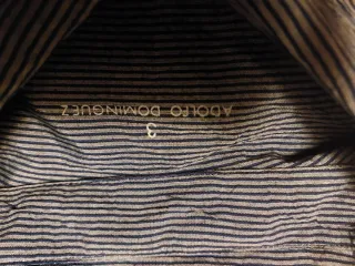 Camisa Adolfo Dominguez azulada a rayas.