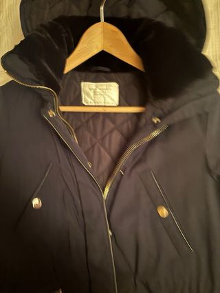 Cazadora Zara Negra con Capucha