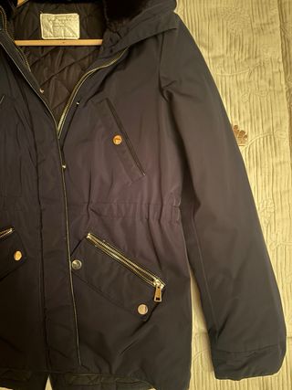 Cazadora Zara Negra con Capucha