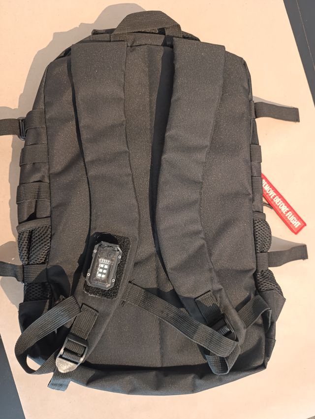 Mochila Táctica Negra + Accesorios